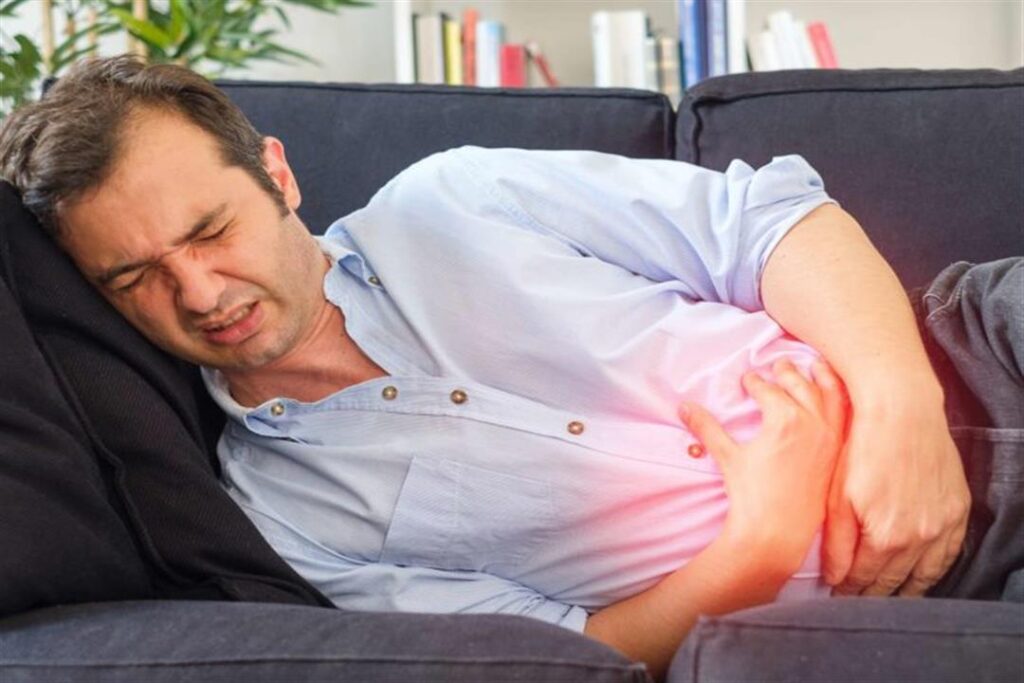 بينها البابايا.. إليك أهم 5 أطعمة تخلصك من غازات البطن