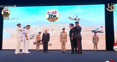 ترقية قائدى القوات البحرية والجوية إلى رتبة فريق