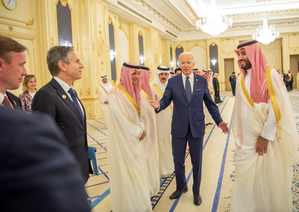 "تقطيع الصحفيين".. هجوم حاد لسيناتور أميركي بارز على السعودية بسبب النفط