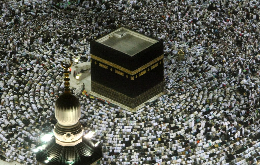 جدل واسع في مصر بعد تصريحات وزير الحج السعودي عن تكلفة تأشيرات العمرة
