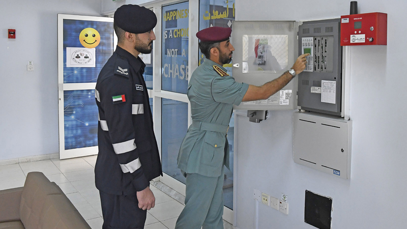 «دفاع مدني أبوظبي» تتفقد إجراءات الوقاية والسلامة في المدارس