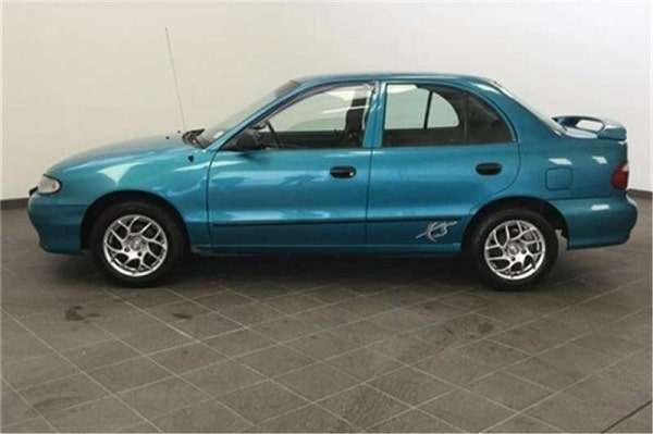 السيارة هيونداي اكسنت موديل 2005