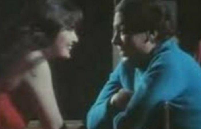 شاهد .. بدون خجل.. مشهد مسرب من فيلم للزعيم عادل إمام الاكثر جراءة والذي تسبب بنزيف وبكاء يسرا وتمزيق فستانها وتحول التمثيل إلى حقيقة!