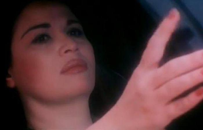 صراخ واهات هستيرية لا الهام شاهين مع كريم عبدالعزيز والمخرج تركه يكمل المتعة ولم يوقف التصوير.. .. شاهد الان