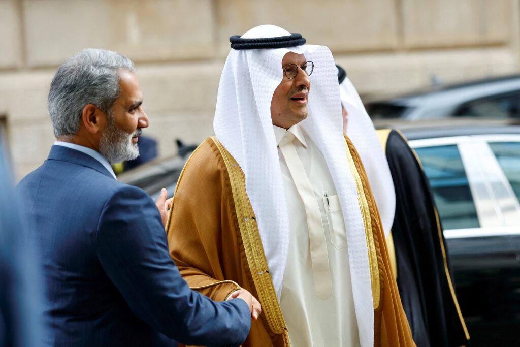 فيديو.. كيف واجه وزير الطاقة السعودي أسئلة الصحفيين عن العلاقات مع أميركا؟