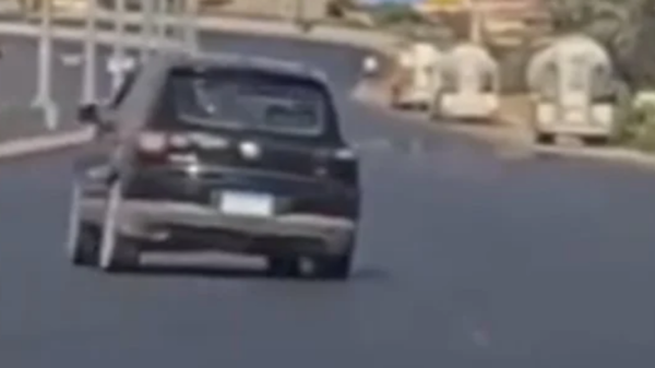"كنت بهزر".. شاهد متهورا جديدا يثير الرعب بسيارته في مصر