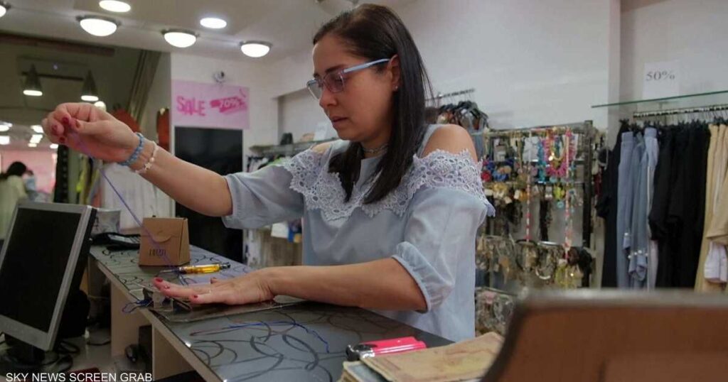 لبنان.. العملة المعدنية "تنقرض" ومتجر يبتكر طريقة لإحيائها