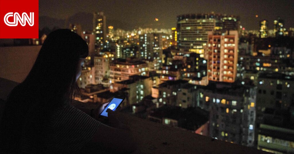 لماذا ينتاب شعور القلق والاكتئاب الفتيات عندما يبلغن؟