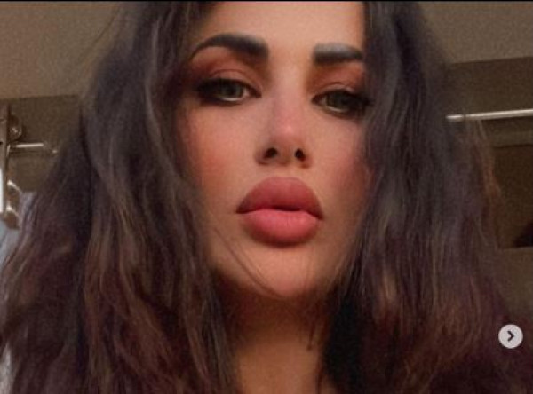لهذا السبب.. ندى الكامل تحذف صورها مع عمر كمال وتلغي متابعته