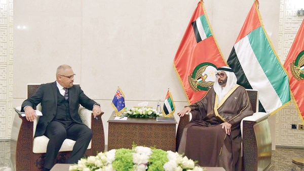 محمد البواردي ووزير دفاع نيوزيلندا يبحثان التعاون