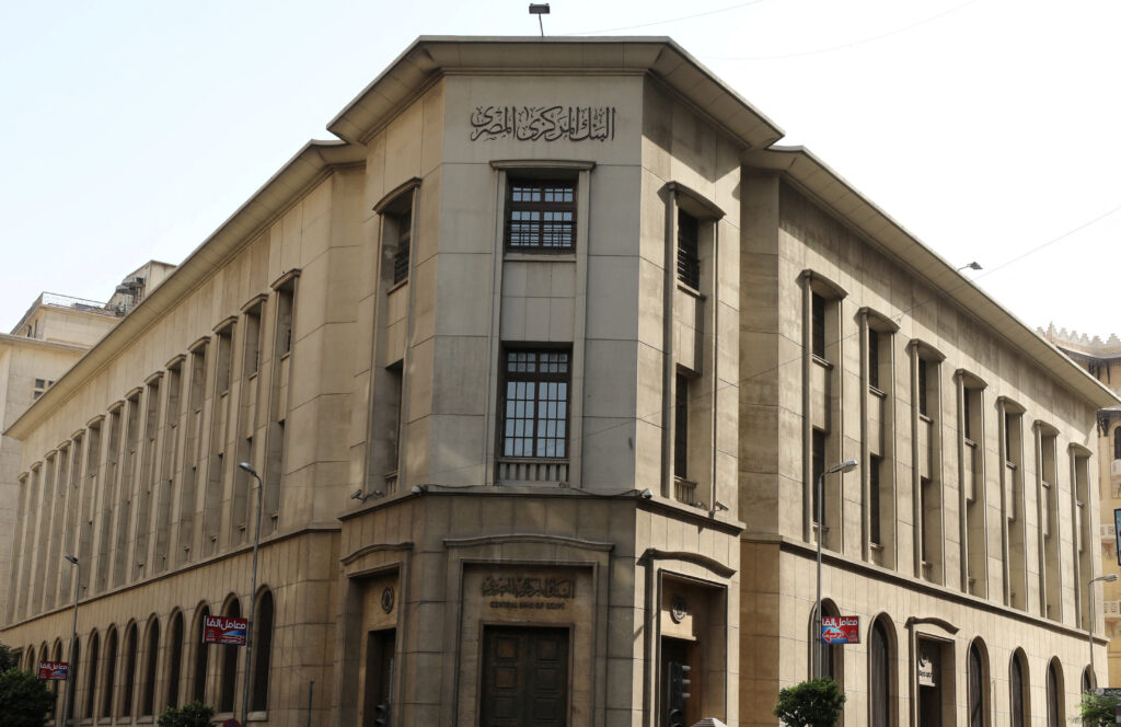 مصر تخطط للسماح بـ"مشتقات مالية" جديدة لبناء سوق تحوط من الجنيه