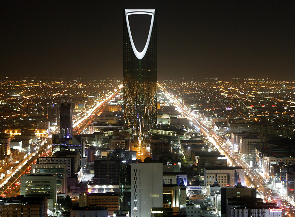 نجل داعية سعودي معتقل يكشف لـ"بلومبيرغ" كيف هرب من المملكة