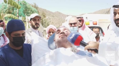 نقل مواطن مصاب بضمور في العضلات إلى منزله الذي غادره قبل 22 عاما لرؤية شقيقته بالباحة.. شاهد :ردة فعله