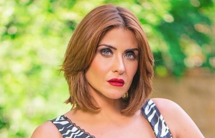 هيدى كرم… بإطلالة ساحرة تثير اعجاب المتابعين برقصها مع شاب بالفيديو