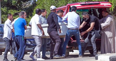 وصول جثمان الإعلامية ماجدة عاصم مسجد بيفرلى هيلز لأداء صلاة الجنازة.. صور