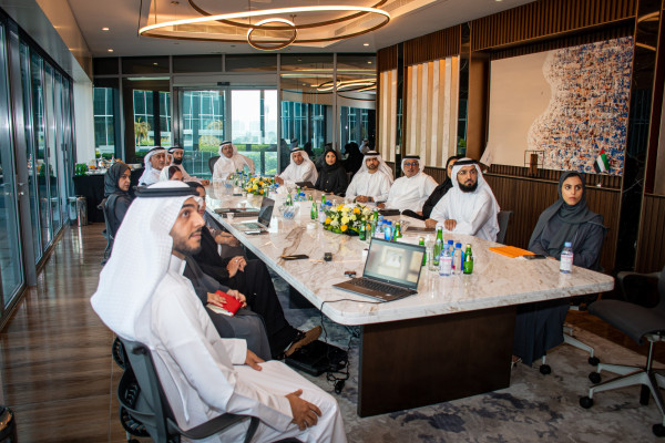 وكالة أنباء الإمارات - مجلس تنمية الموارد البشرية الإماراتية بدبي يناقش خطة التوطين