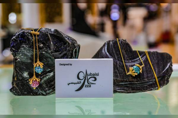 وكالة أنباء الإمارات - مشاركة ملفته ل"قلادة" لأصحاب الهمم في معرض الشرق الأوسط للساعات والمجوهرات بالشارقة