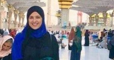 ياسمين عبد العزيز فى المسجد النبوى وأمام مقبرة شهداء أحد.. صور