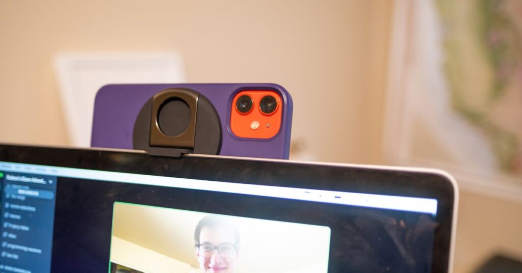 يعد MagSafe Continuity Camera Mount من Belkin ترقية سهلة لكاميرا الويب