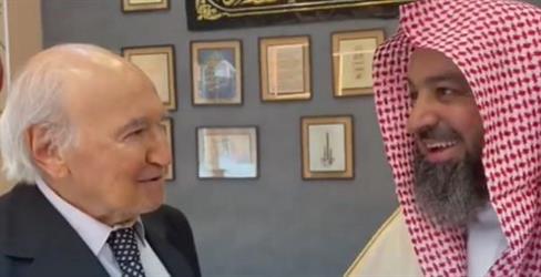 أخبار 24 | أرجنتيني يمازح وكيل وزارة الشؤون الإسلامية: أنتم مبسوطين ونحن نبكي