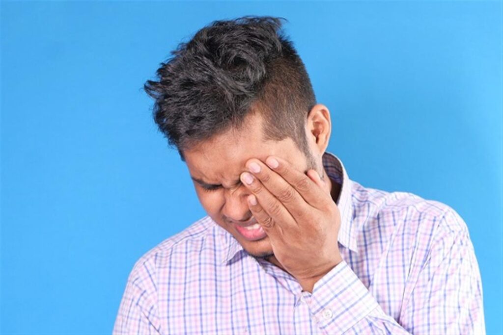 أسباب ألم العين المفاجئ | الكونسلتو