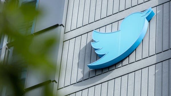 إيلون ماسك يطرد 50% من موظفي "تويتر" ويندد بتراجع "هائل" في الإيرادات