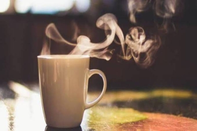 احذر تناوله على معدة فارغة.. مشروب شائع يفضله الكثيرون يسبب التوتر والرعشة