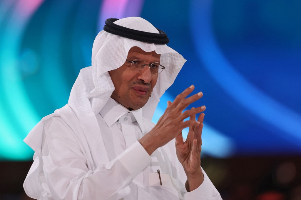 الأمير عبدالعزيز بن سلمان: العالم يريد أن يمثّل بنا