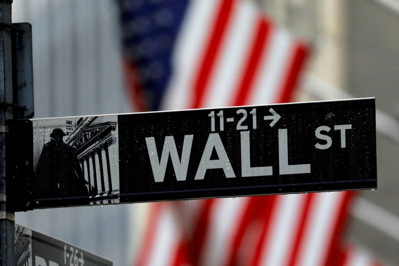 عاجل: الدولار يسقط من جديد إلى مستويات 106..وول ستريت يرتفع ومعه الذهب والنفط
