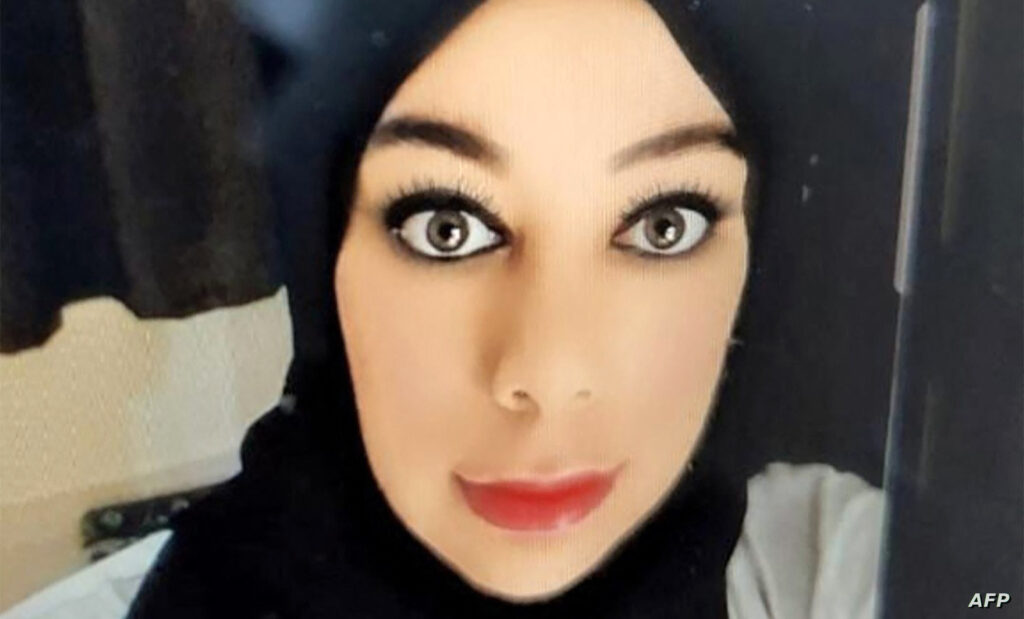 أوقفت كارلي موريس الإثنين