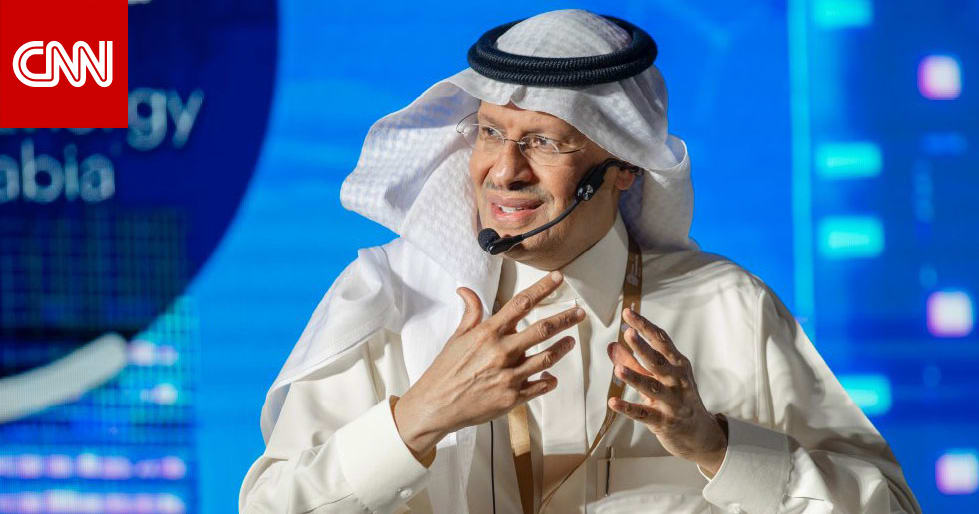 السعودية.. تفاعل على فيديو لوزير الطاقة وما قاله عن "لباس" موظفات بوزارته