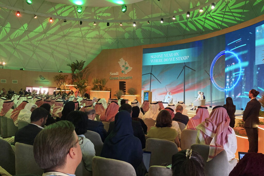 السعودية تكشف عن "رؤية خضراء" في "كوب 27" ومنتقدون يشككون