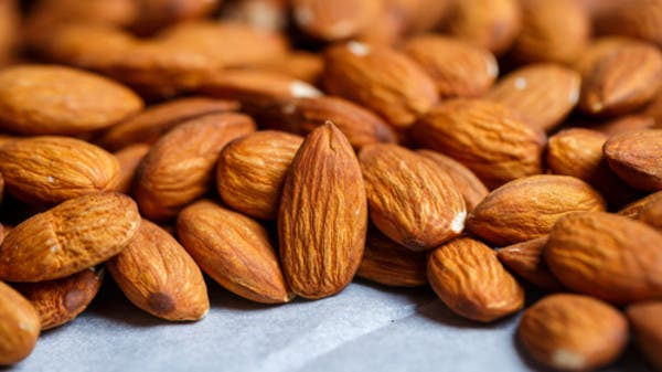 حفنة منه تعزز صحة الأمعاء.. دراسة تكشف أهمية تناول اللوز