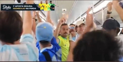 شاهد .. مشجع برازيلي يصدم أرجنتينيين برده على سؤال "من أفضل منتخب في العالم؟"
