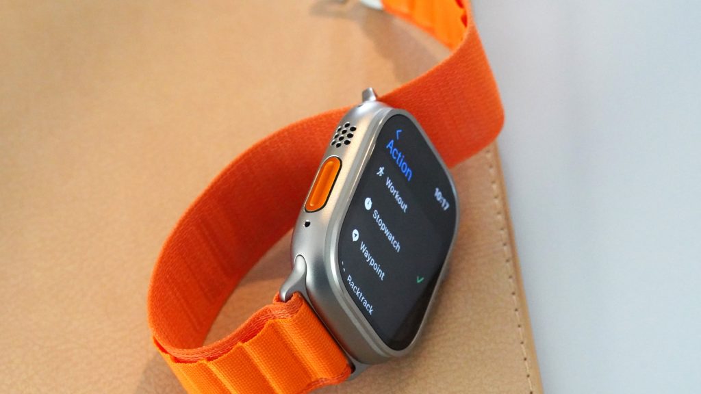 كيفية إعداد واستخدام زر الإجراء على Apple Watch Ultra