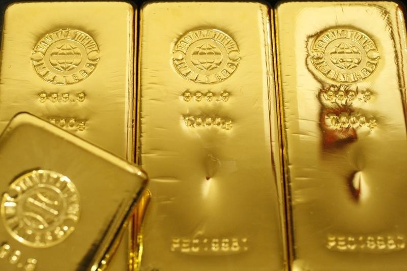 عاجل: الذهب يعول على بيانات التوظيف للاتجاه نحو الـ 1900.. ويتشبث ببعض مكاسبه