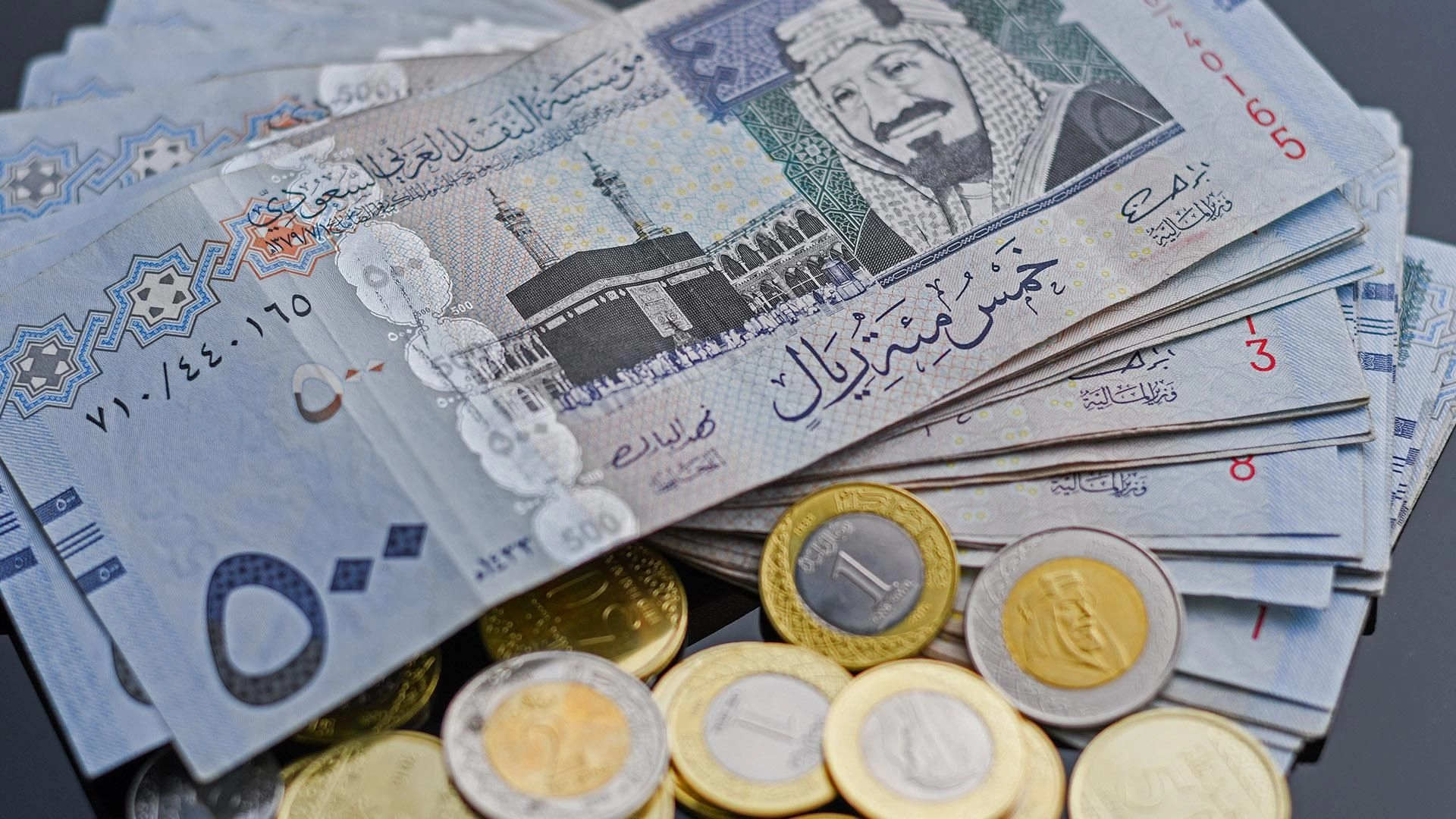 عاجل تراجع كبير في سعر صرف الريال السعودي مقابل الجنيه المصري والدولار في السوق السوداء