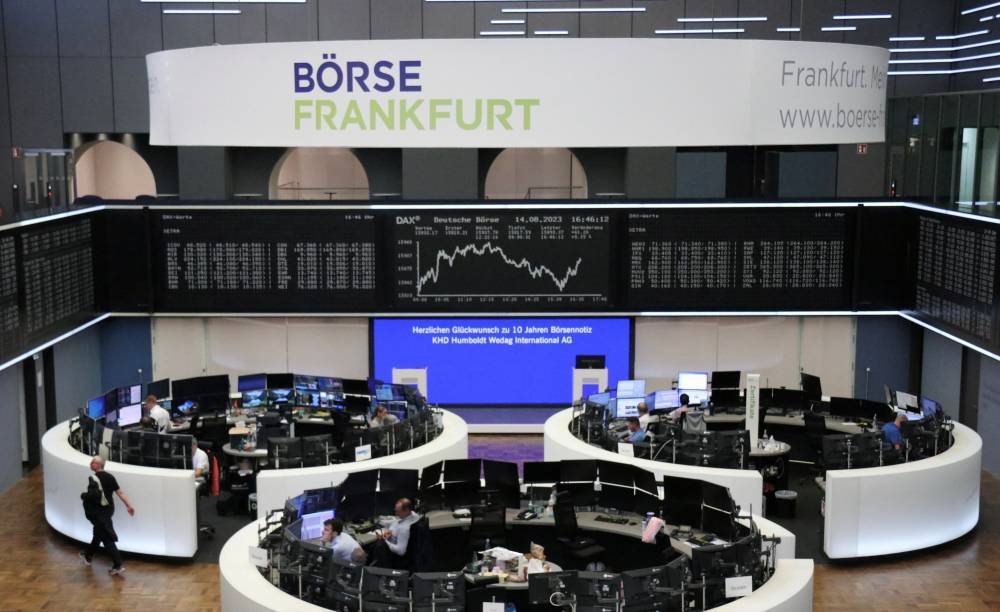 أسهم بريطانيا تهبط 1% وتقود تراجع مؤشرات أوروبا
