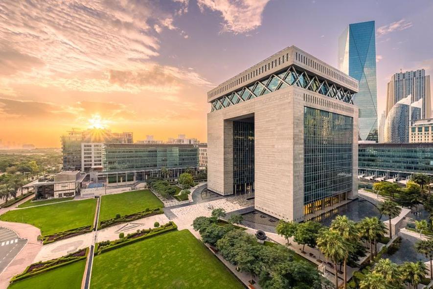 أكاديمية مركز دبي المالي العالمي تحتفل بتخرج الدفعة الأولى من "برنامج دبلوم ضريبة الشركات الإماراتي"