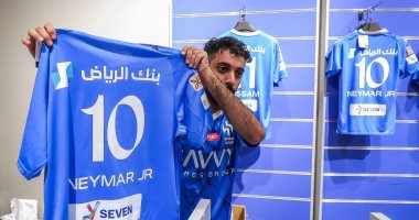 إقبال تاريخي على شراء قميص نيمار بعد ساعات من انضمامه إلى الهلال.. صور