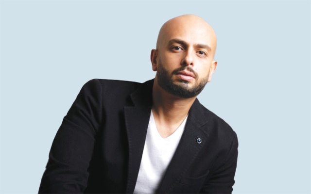 الروائي أحمد مراد لـ«البيان»: علينا الاستفادة من الذكاء الاصطناعي في الأفكار