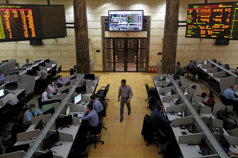 بلومبرغ: المصريون يهرولون لهذا الملاذ.. للنجاة من انخفاض الجنيه وارتفاع الأسعار