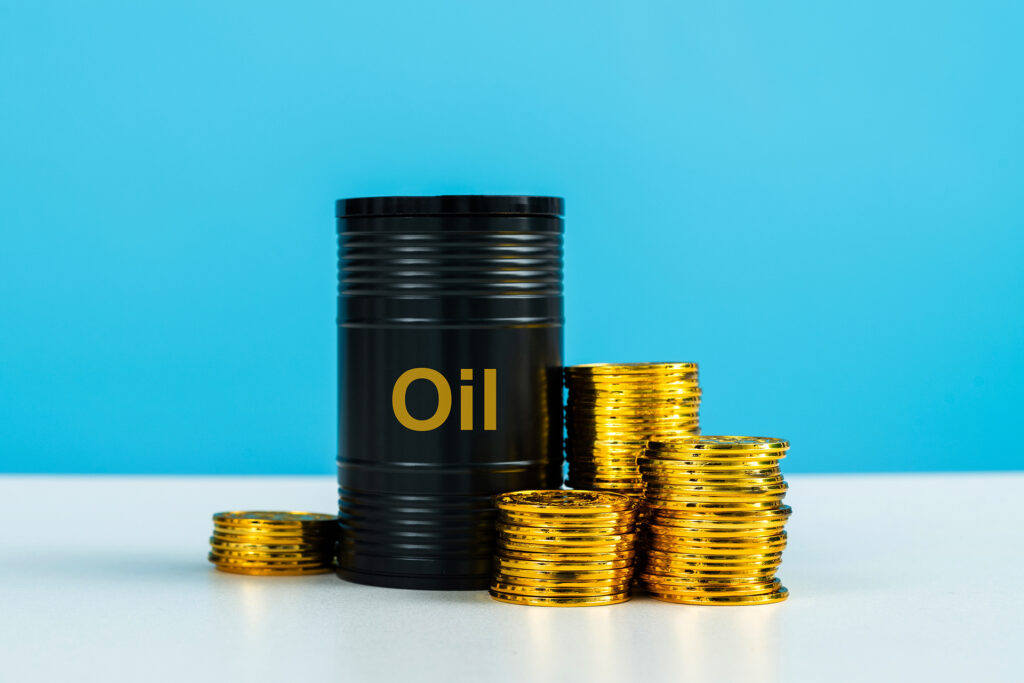 النفط يرتفع بعد خفض سعر الفائدة في الصين والذهب يتراجع مع صعود الدولار | اقتصاد