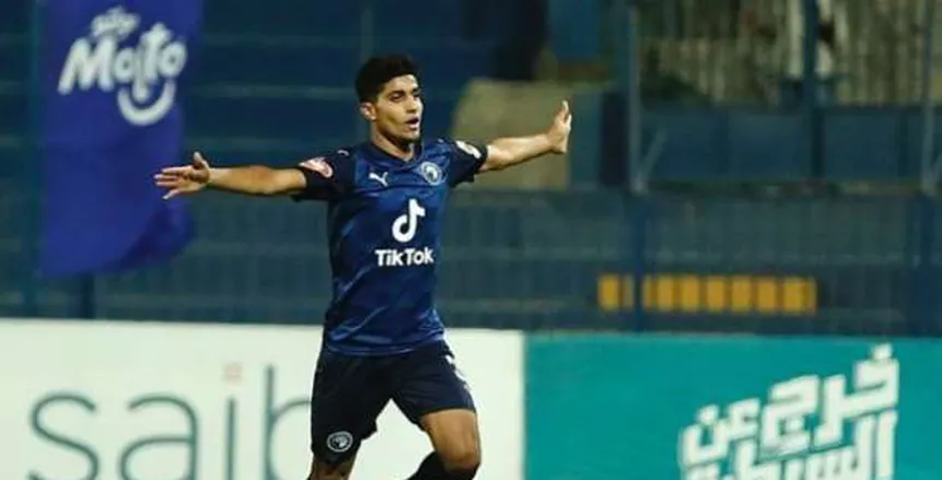 بيراميدز يعرض إبراهيم عادل للبيع