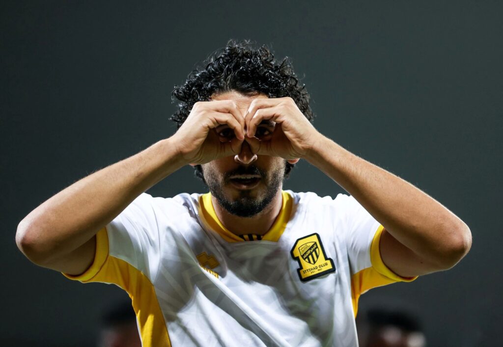 اتحاد جدة يختار مدافع ليفربول بديلًا لـ احمد حجازي