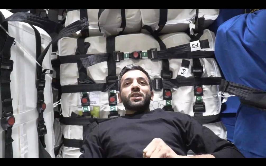 بحمولة 3.7 طن.. النيادي يستعرض آلية نقل محتويات مركبة «سيغنس»