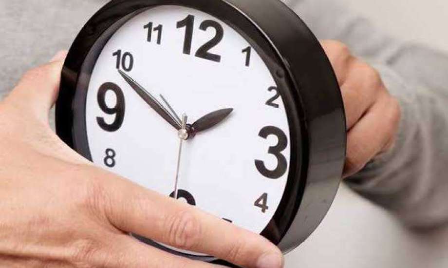 "تأخير ساعات العمل 60 دقيقة"..قرار حكومي ببدء العمل بالتوقيت الشتوي في هذا الموعد