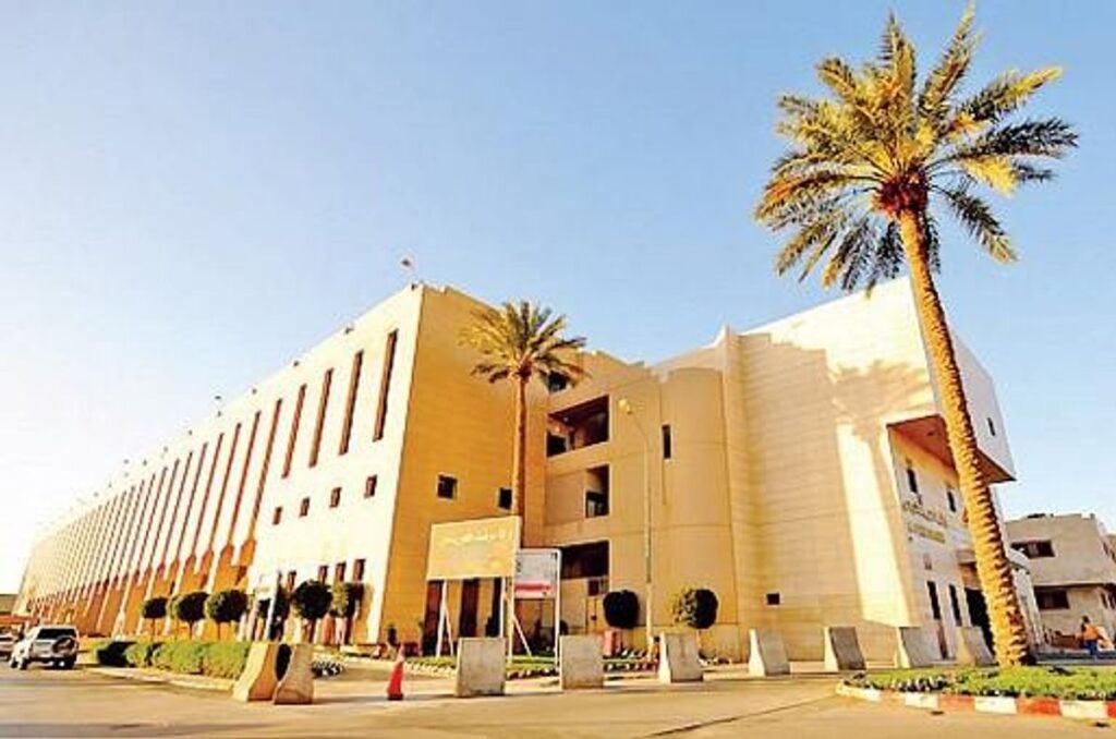 تدخل جراحي ينقذ مريضة من شلل ببريدة