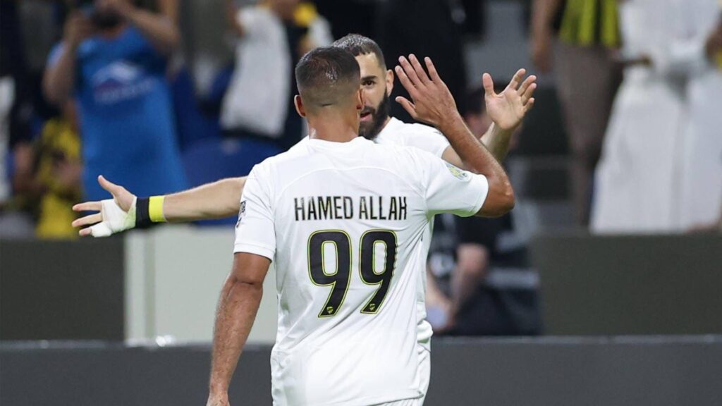 سانتو يبرر "قراره الصادم" في الاتحاد ضد كريم بنزيما .. ويفاجئ عبد الرزاق حمد الله