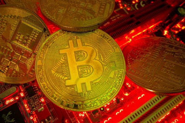سوق العملات الرقمية في حالة ترقب لقرار أمريكي هام سيغير مسار السوق!